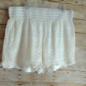 2X Bongo Scallop Lace Shorts